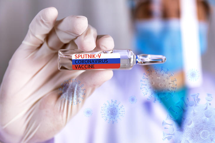 Újabb mérföldkő: engedélyezték itthon az AstraZeneca- és a Szputnyik V vakcinát