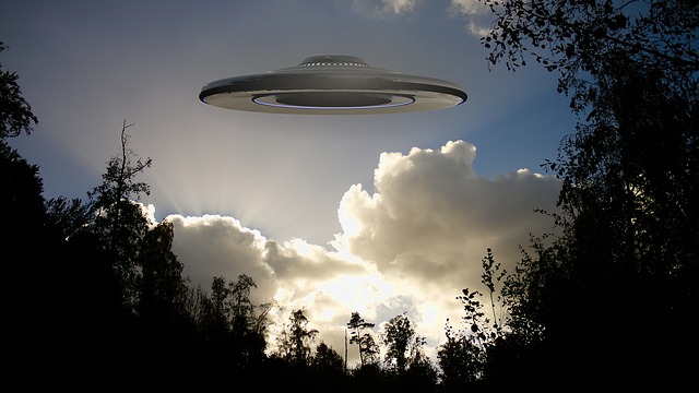 62 gyerek állítja: UFO szállt le az iskola udvarán