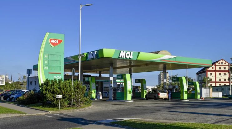 Mennyiért adja a töltőállomásoknak a MOL a 95-ös benzint? Hirmagazin.eu (Kép: MOL)