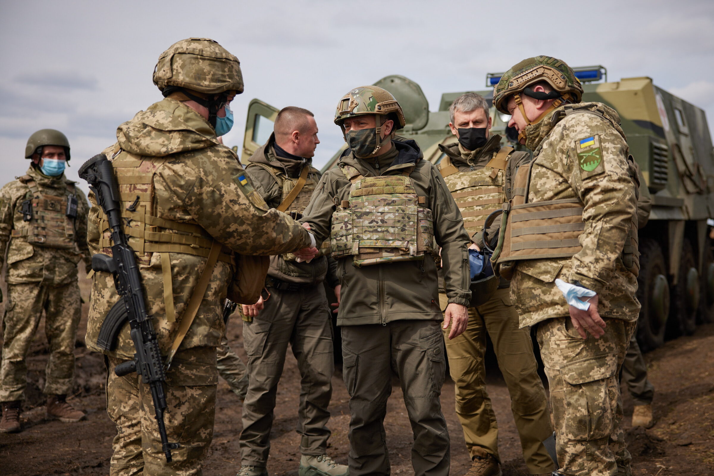 ukraine president zelensky visits eastern ukrainian conflict zone