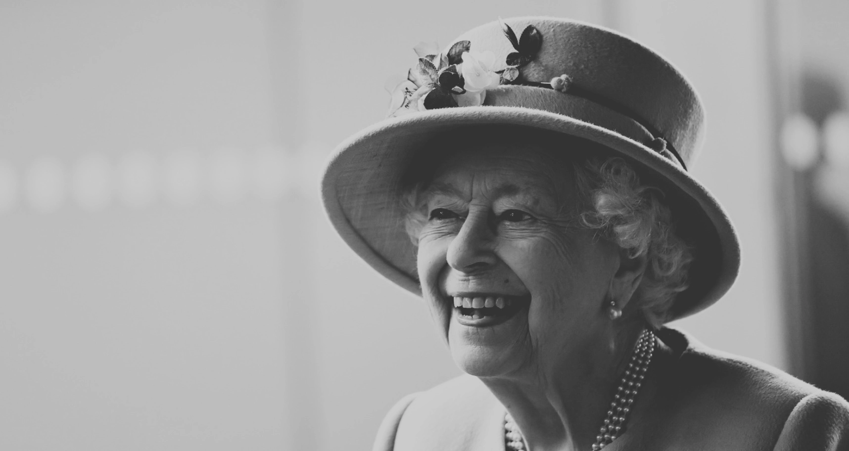 Kicsit bizarr, hogy Erzsébet királynő koporsója már 30 éve elkészült, így az uralkodó már életében alaposan szemügyre vehette azt.