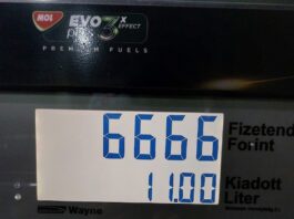 20240215-én, tankolás MOL-kúton, Budapesten, a Szentendrei úton, így áll az emelés előtt a 95-ös benzin ára. Kép tulajdonosa: Bognár Géza