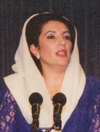 benazir buttho rueda de prensa de felipe gonzalez y la primera ministra de paquistan. pool moncloa. 14 de septiembre de 1994 cropped