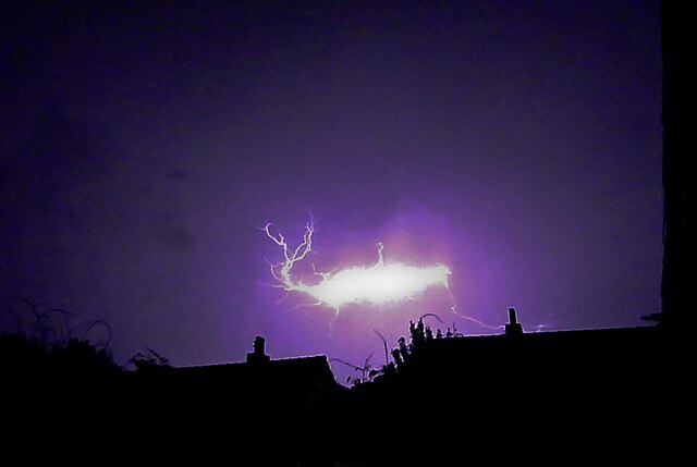 Great Balls of Lightning in Maastricht, Joe Thomissen, Creative Commons Attribution-Share Alike 3.0. Hirmagazin.eu