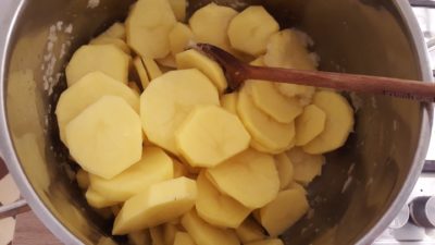 borsikafuves krumplifozelek keszitese 1 400x225 1
