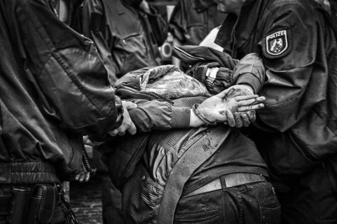 rendőrség, akció, letartóztatás, pixabay, sparks cologne képe