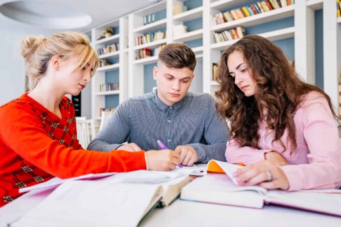 tanfolyamvsegyetem v3