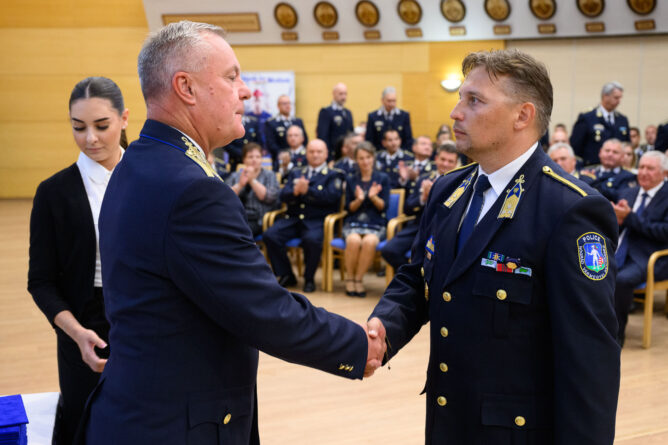 jutalomátadás 0819 004