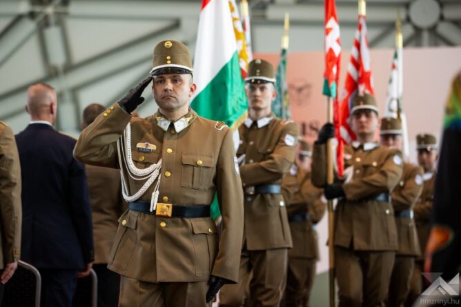 69b40943aa4a7622916458